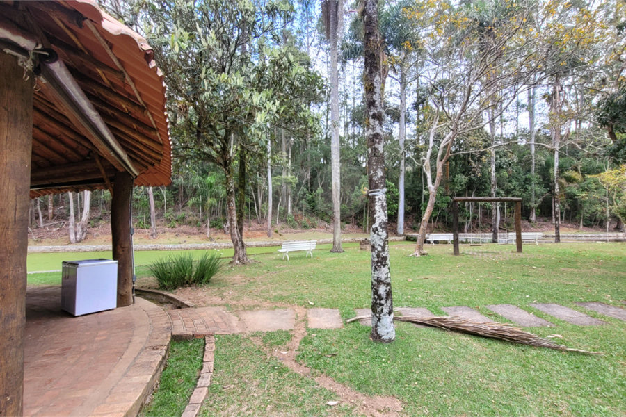 Casa à venda com 4 quartos, sendo 1 suíte, no condomínio Parque Suiça, Caieiras - SP