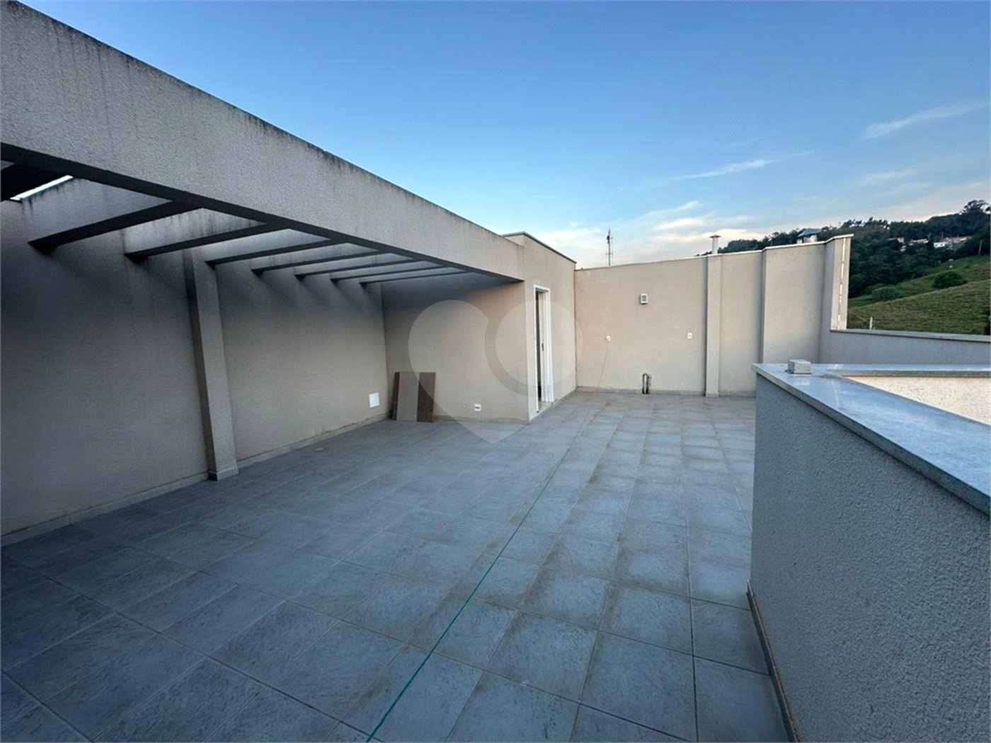 Apartamento à venda com 2 quartos, sendo 1 suíte, em Bairro do Cambará, São Roque, SP