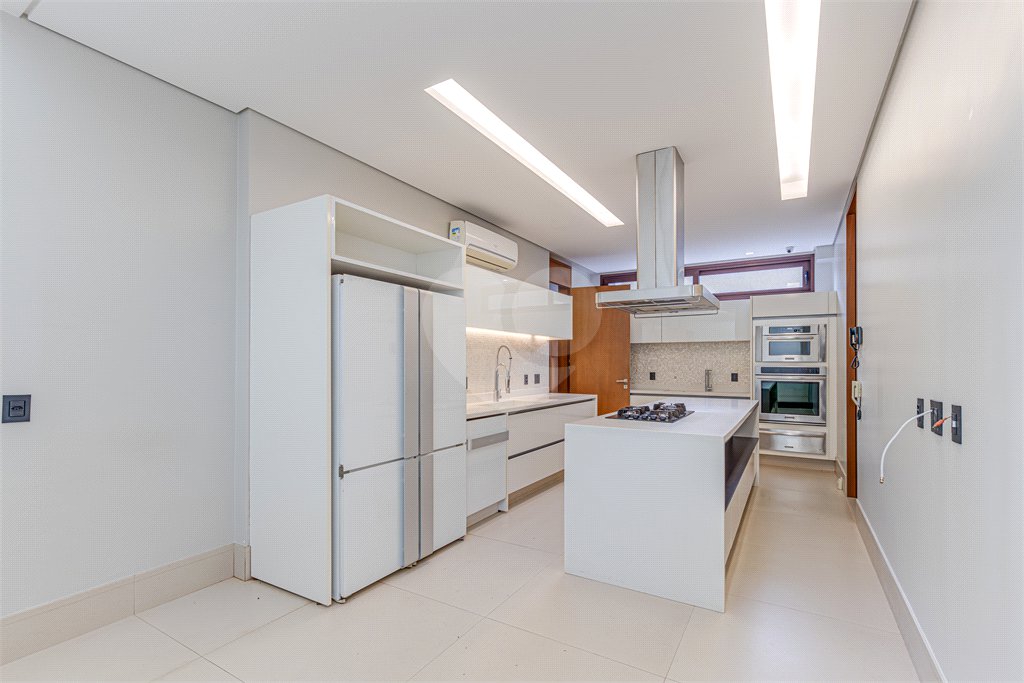 Casa à venda com 4 quartos, sendo 3 suítes, em Vila Nova Conceição, São Paulo, SP