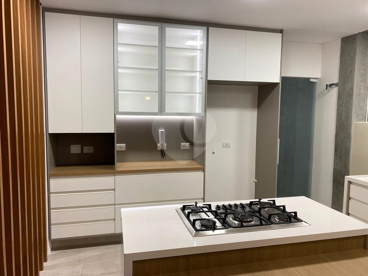 Sobrado à venda com 4 suítes em Vila Inah, São Paulo, SP