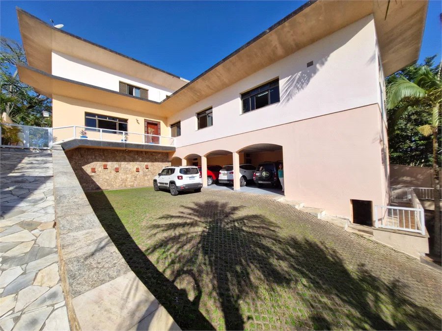 Casa à venda com 4 suítes no condomínio Villa Viana II, Cotia - SP