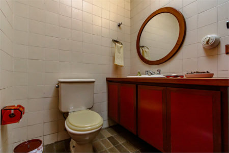 Casa à venda com 4 quartos, sendo 1 suíte,  em Jardim Leonor, São Paulo, SP