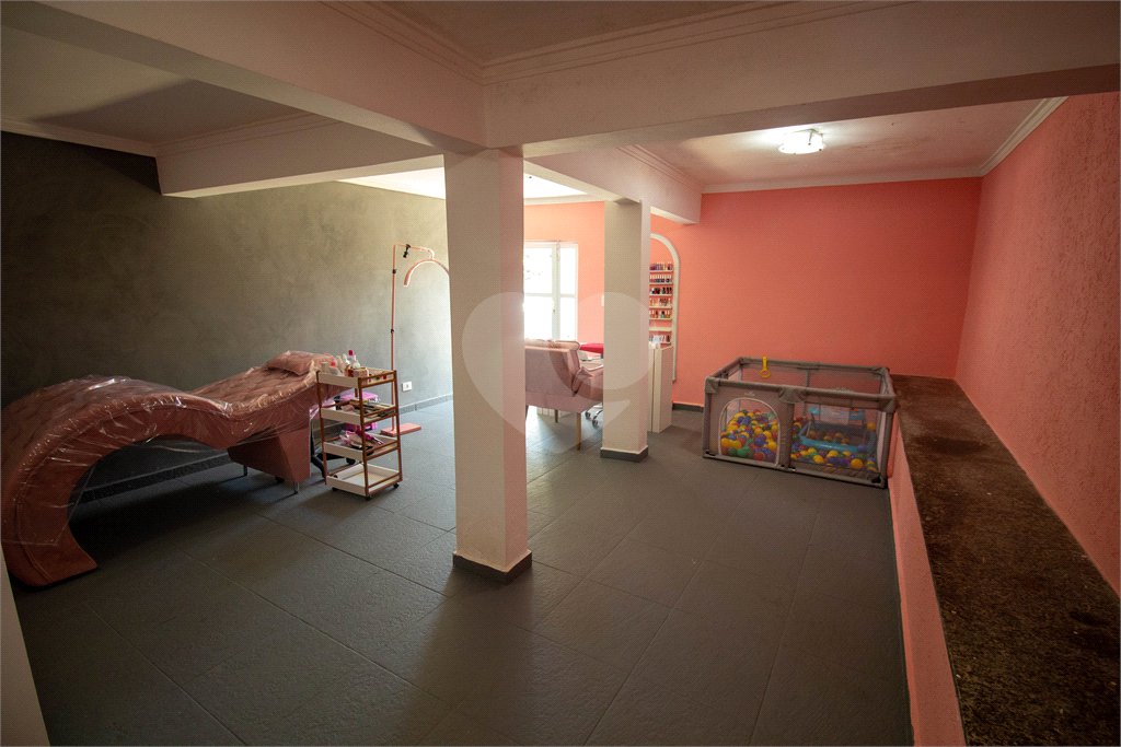 Casa à venda ou para alugar com 5 quartos, sendo 1 suíte, no condomínio Vila de Roma, São Roque - SP