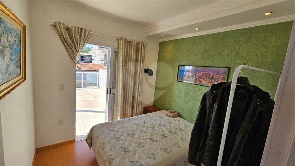 Sobrado à venda com 3 quartos, sendo 1 suíte,  em Residencial Colinas, Mogi das Cruzes, SP