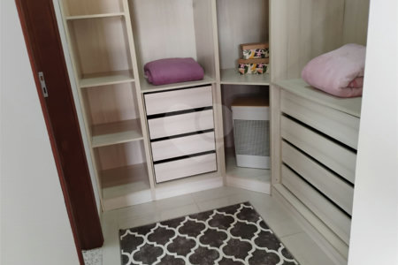 Sobrado à venda com 4 quartos, sendo 3 suítes,  em Jardim Marabá, Itapetininga, SP