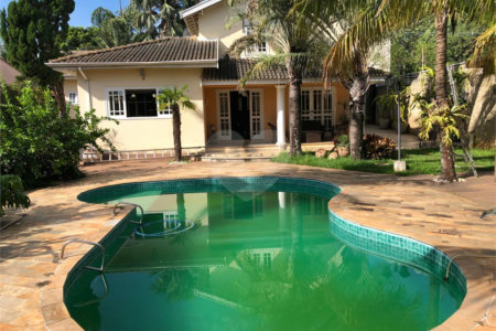 Casa à venda com 4 quartos, sendo 2 suítes, no condomínio Zuleika Jabour, Salto - SP
