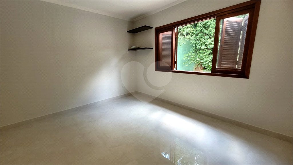 Casa à venda com 5 quartos, sendo 3 suítes, no condomínio Alpes da Cantareira, Mairiporã - SP