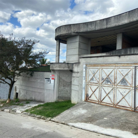 Sobrado à venda com 6 quartos, sendo 2 suítes, em Vila Áurea, Poá, SP