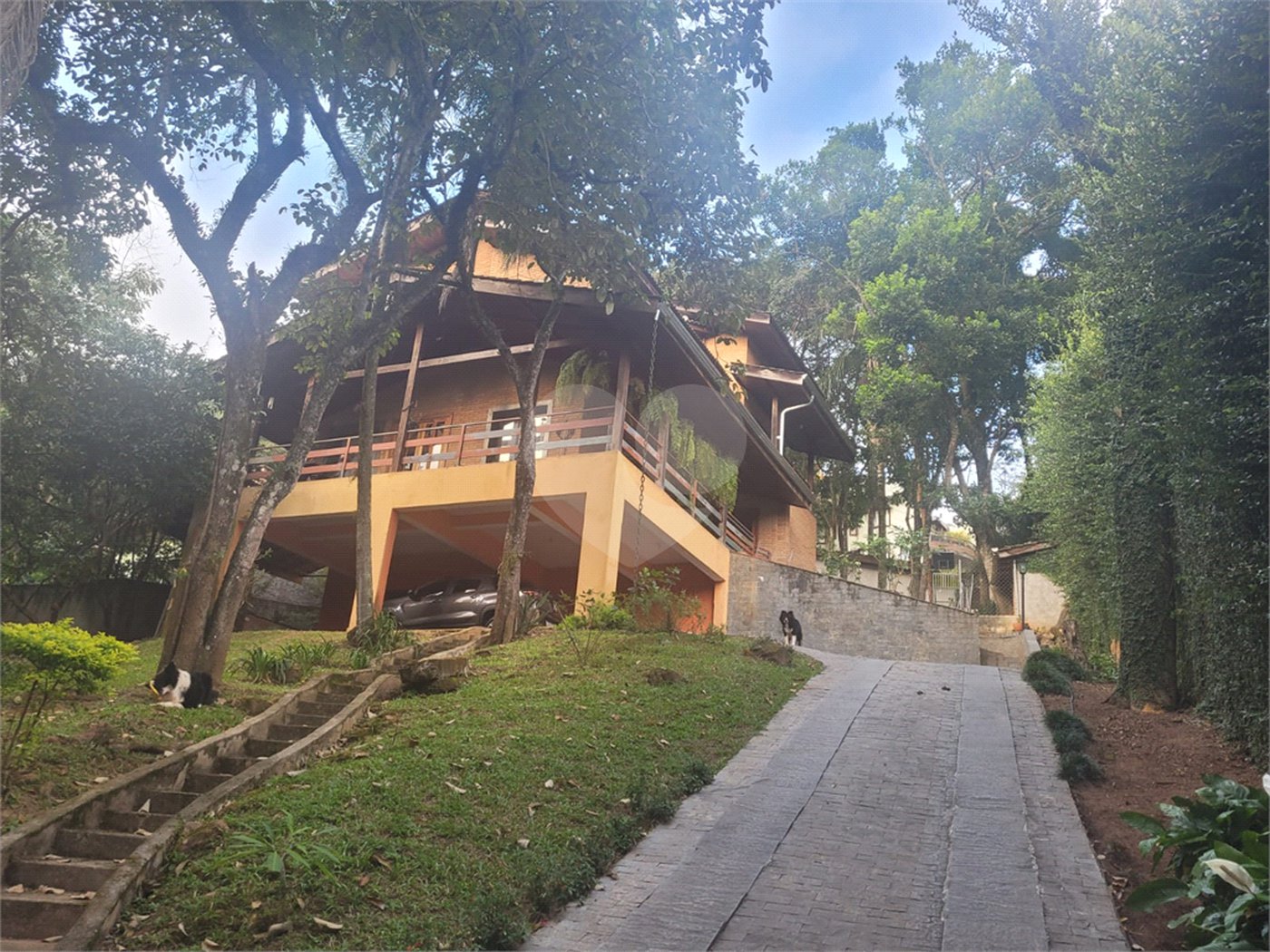 Sobrado à venda com 4 quartos, sendo 2 suítes, em Serra da Cantareira, Mairiporã, SP