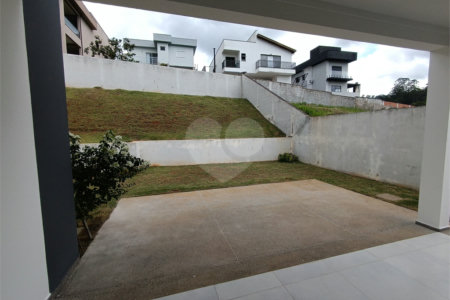 Casa à venda com 3 suítes no condomínio Altos de São Roque, São Roque - SP