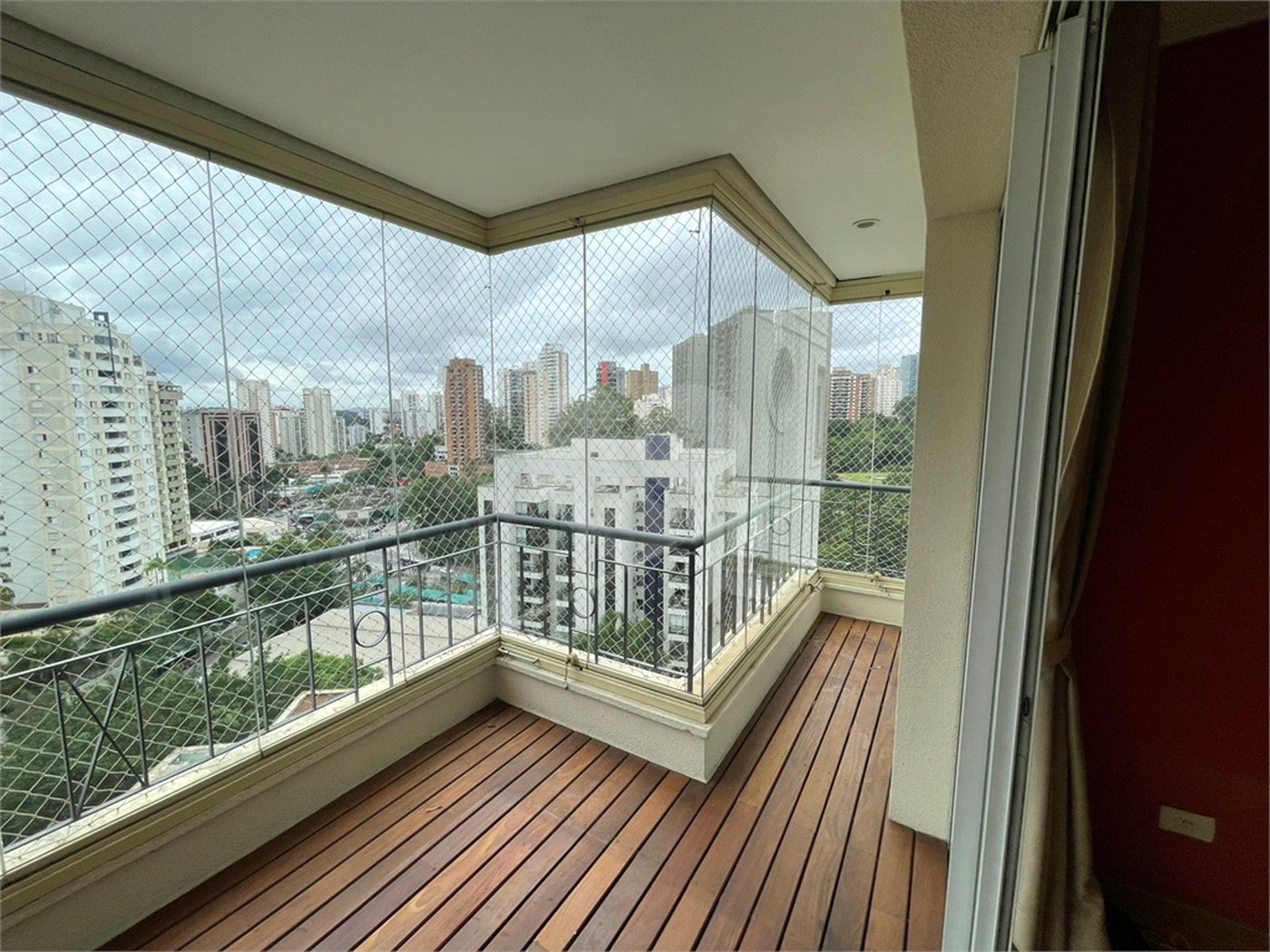 Apartamento à venda ou para alugar com 3 suítes em Vila Suzana, São Paulo, SP