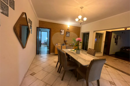 Casa à venda com 3 quartos, sendo 1 suíte, em Parque Santa Marta, São Carlos, SP