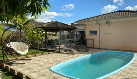 Casa à venda com 4 quartos, sendo 3 suítes,  no condomínio Terras de Mont Serrat, Salto - SP