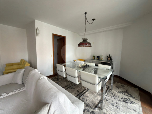 Apartamento à venda com 3 suítes em Moema, São Paulo, SP