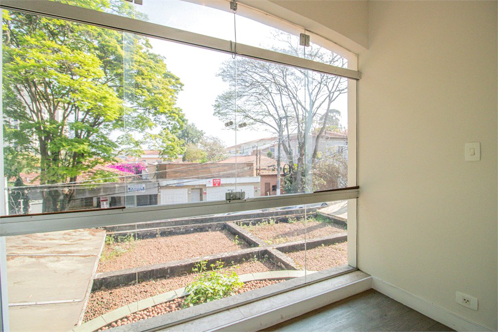 Sobrado à venda com 4 quartos, sendo 1 suíte, em Alto da Boa Vista, São Paulo, SP