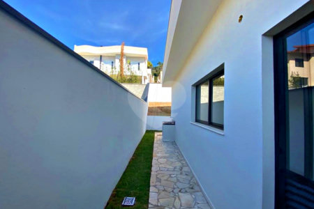 Casa à venda com 3 suítes no condomínio Santa Isabel I, Louveira - SP