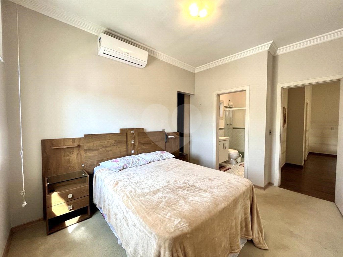 Casa à venda com 5 quartos, sendo 3 suítes, no condomínio Santa Teresa 1, Vinhedo - SP