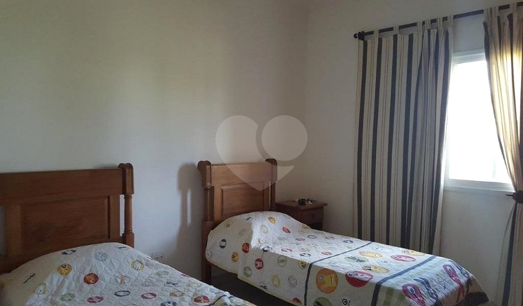 Casa à venda com 3 quartos, sendo 1 suíte, no condomínio Village Ipanema 1, Araçoiaba da Serra - SP