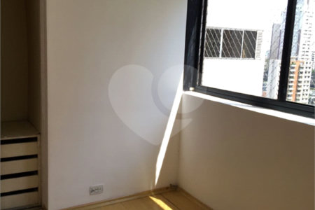 Apartamento à venda com 3 quartos, sendo 1 suíte, em Jardim Parque Morumbi, São Paulo, SP