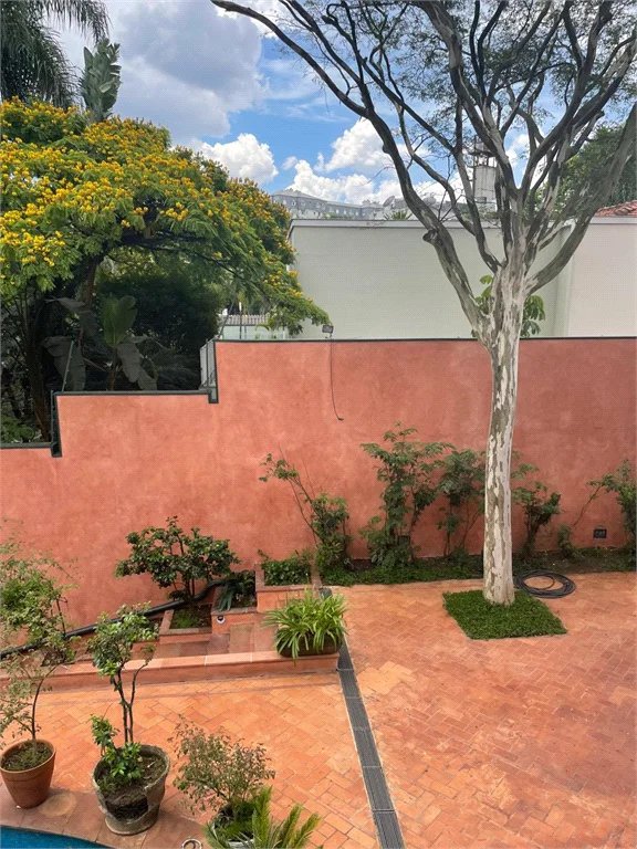 Casa à venda ou para alugar com 4 quartos, sendo 3 suítes, em Jardim Leonor, São Paulo, SP