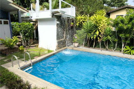 Casa à venda com 4 quartos, sendo 2 suítes, no Centro, Santa Cruz Cabrália, BA