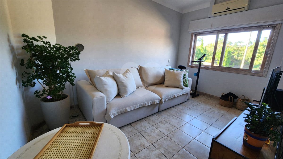 Casa à venda com 4 quartos, sendo 2 suítes, no condomínio Residencial Jardim Primavera, Louveira - SP