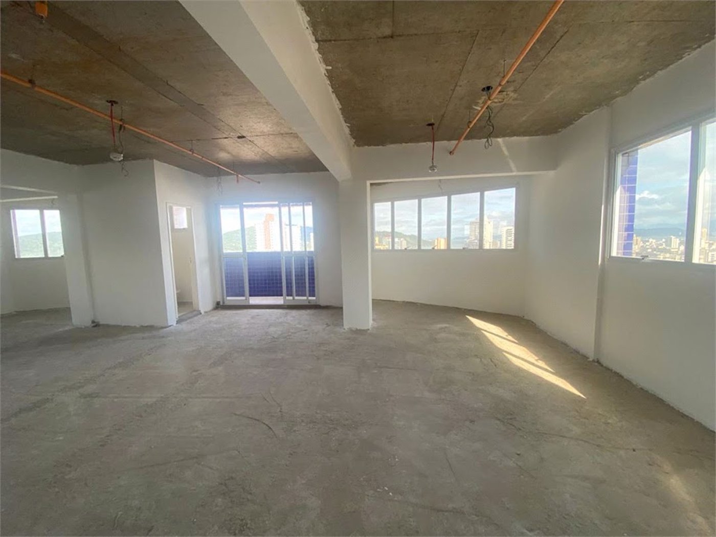 Sala Comercial à venda, Ponta da Praia, Santos - SA0100.