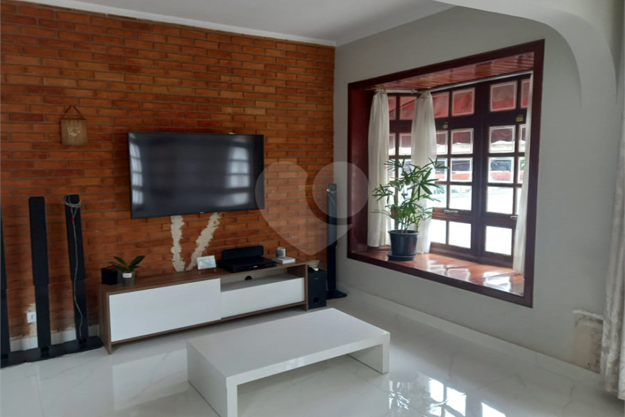 Sobrado à venda com 4 quartos, sendo 1 suíte, em Tremembé, São Paulo, SP