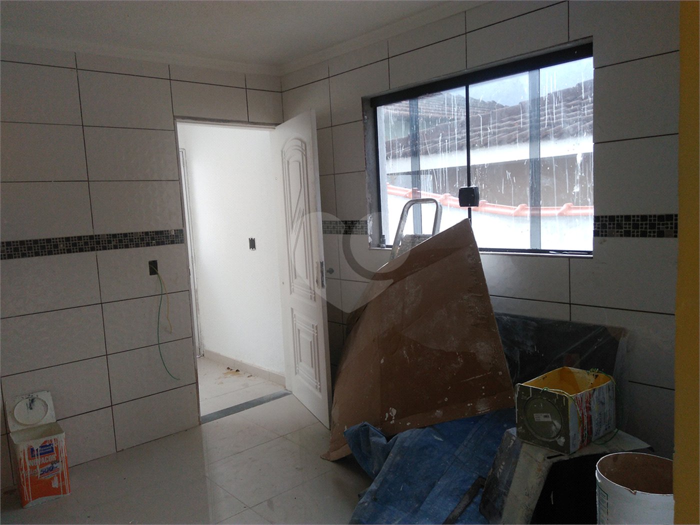 Casa à venda com 3 quartos, sendo 1 suíte,  no condomínio Nair Ramos Shuring, São Paulo - SP