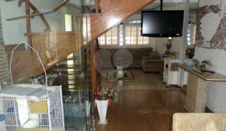 Casa à venda com 5 quartos, sendo 2 suítes,  em Vila Gustavo, São Paulo, SP