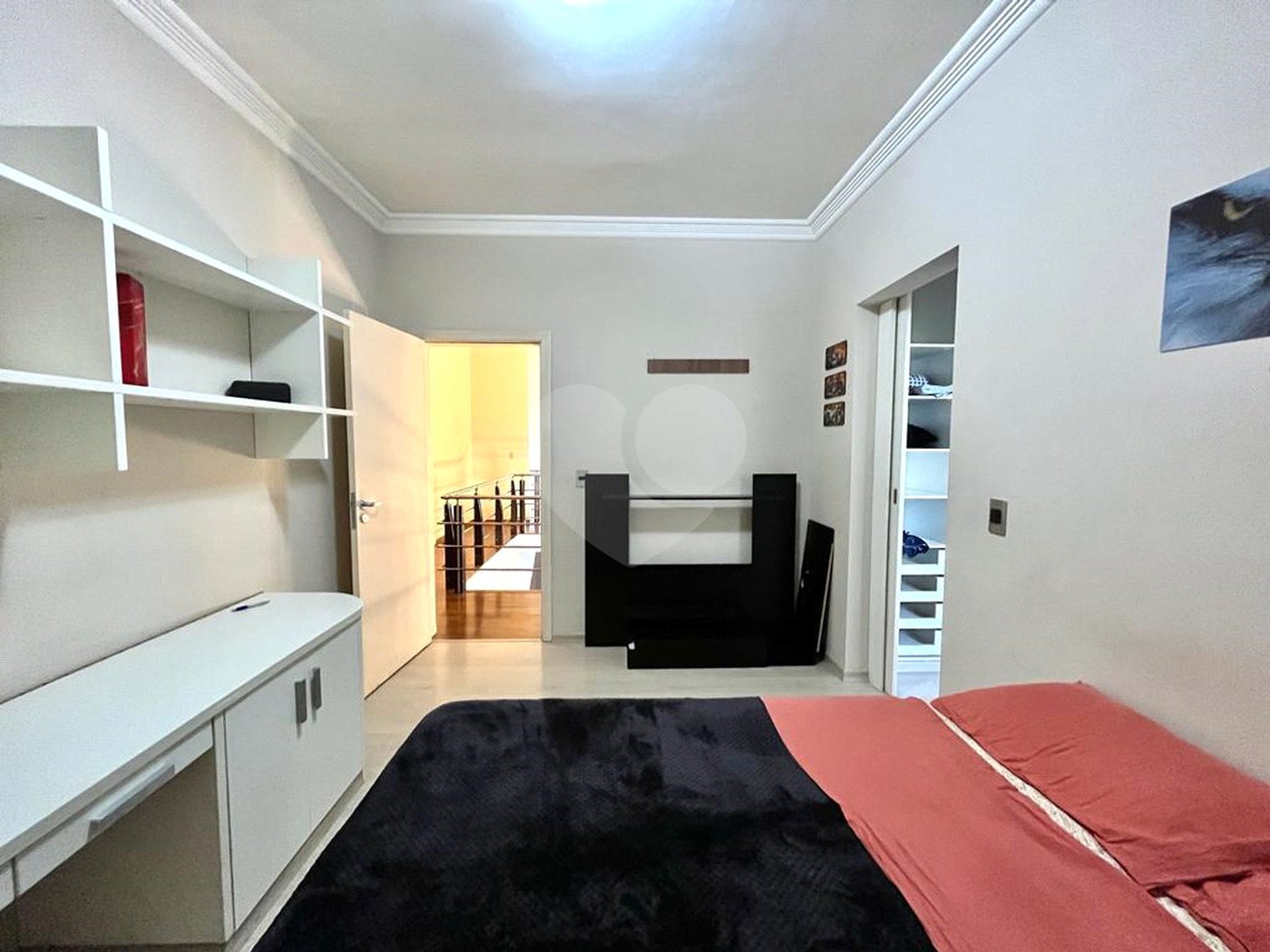 Casa à venda com 5 quartos, sendo 3 suítes, no condomínio Santa Teresa 1, Vinhedo - SP