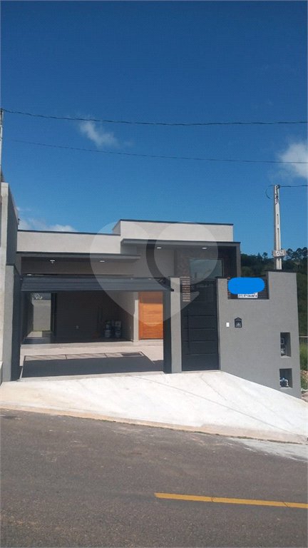 Casa Térrea à venda com 3 quartos, sendo 1 suíte,  no Centro, Bom Jesus dos Perdões, SP
