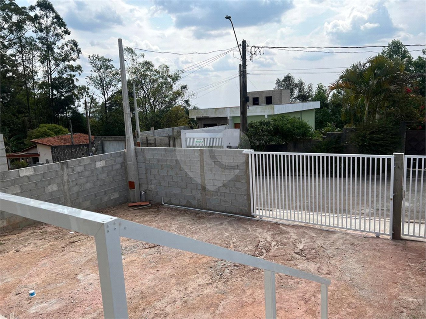 Casa à venda com 2 quartos, sendo 1 suíte, em Vila Vilma (mailasqui), São Roque, SP