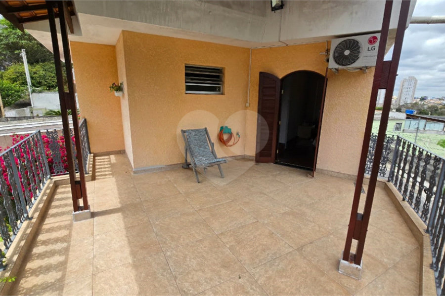 Sobrado à venda com 4 quartos, sendo 1 suíte, em Jardim Regina, São Paulo, SP