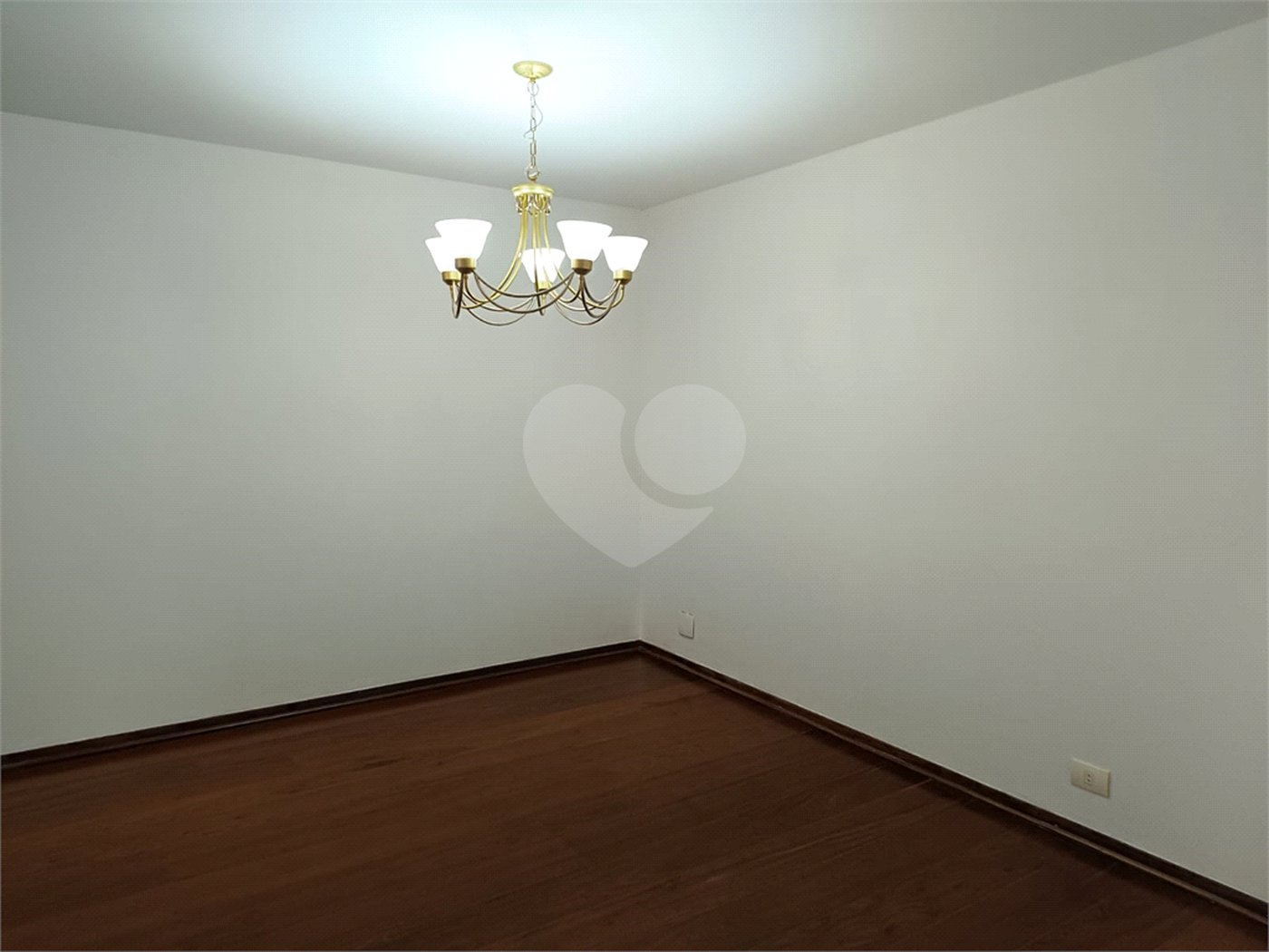 Apartamento à venda com 3 quartos, sendo 1 suíte, em Moema, São Paulo, SP