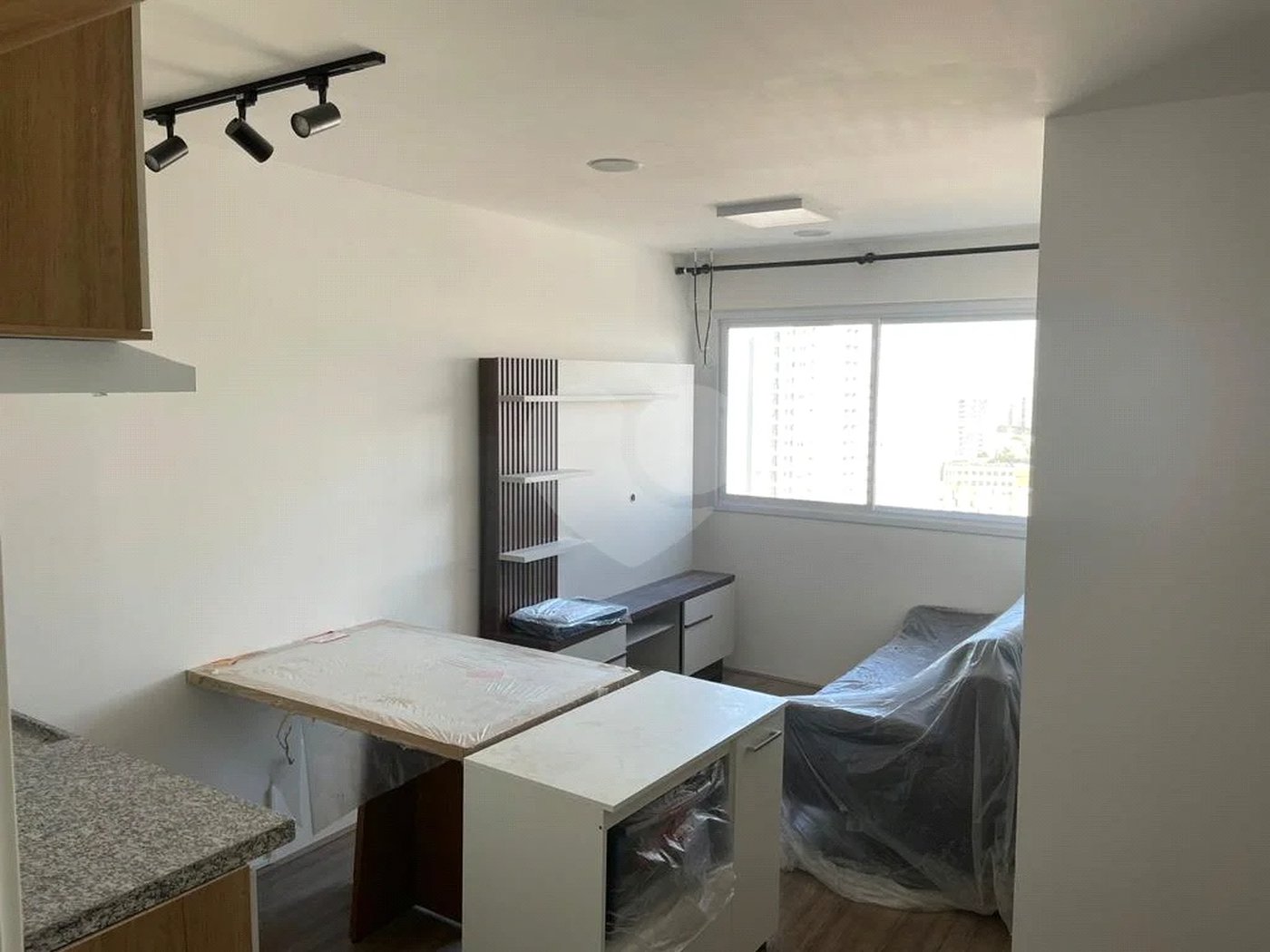 Apartamento mobiliado, novo, com 38m útil, ótima localização REF:903711