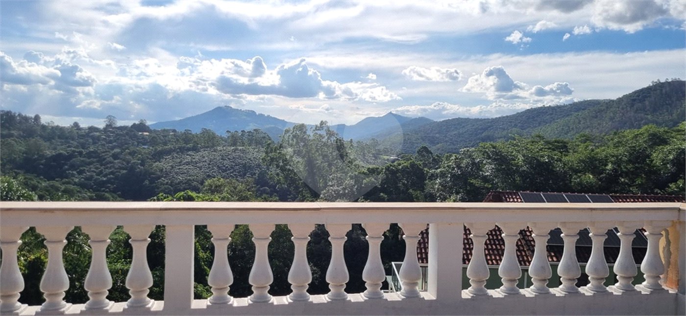 Casa à venda com 7 quartos, sendo 4 suítes, no condomínio Residencial Ypeville, Mairiporã - SP