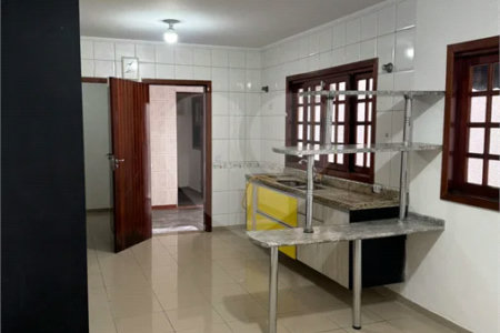 Sobrado à venda ou para alugar com 3 suítes em Vila Sônia, São Paulo, SP