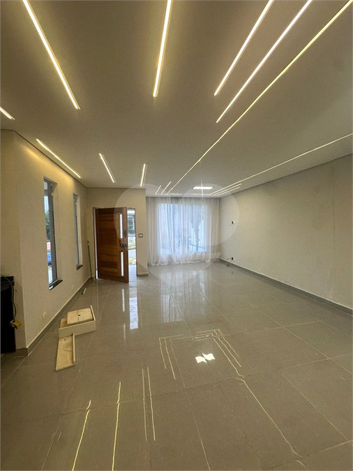 Terreno para alugar com 3 suítes no condomínio Residencial Veneza, Mogi das Cruzes - SP