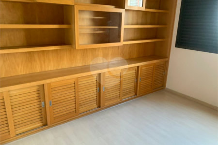 Apartamento à venda com 4 quartos, sendo 3 suítes, em Vila Andrade, São Paulo, SP