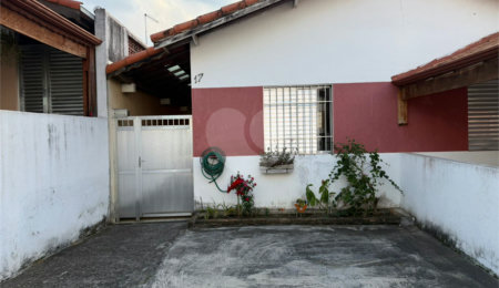 Casa à venda com 2 quartos no condomínio Residencial Bari, Itaquaquecetuba - SP