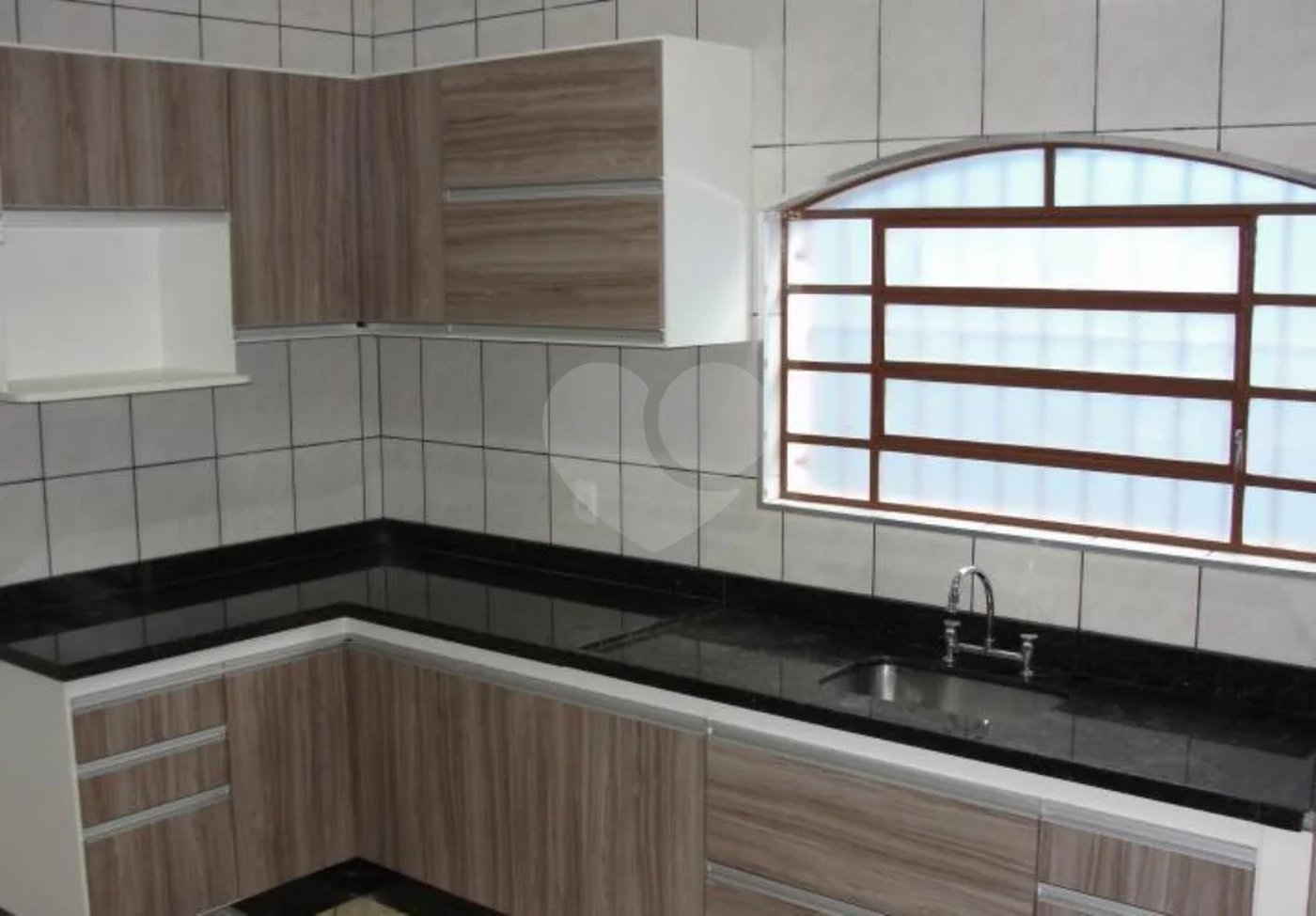 Sobrado à venda com 3 quartos, sendo 1 suíte, em Tremembé, São Paulo, SP