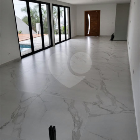 Casa à venda com 3 suítes no condomínio Hills, Arujá - SP
