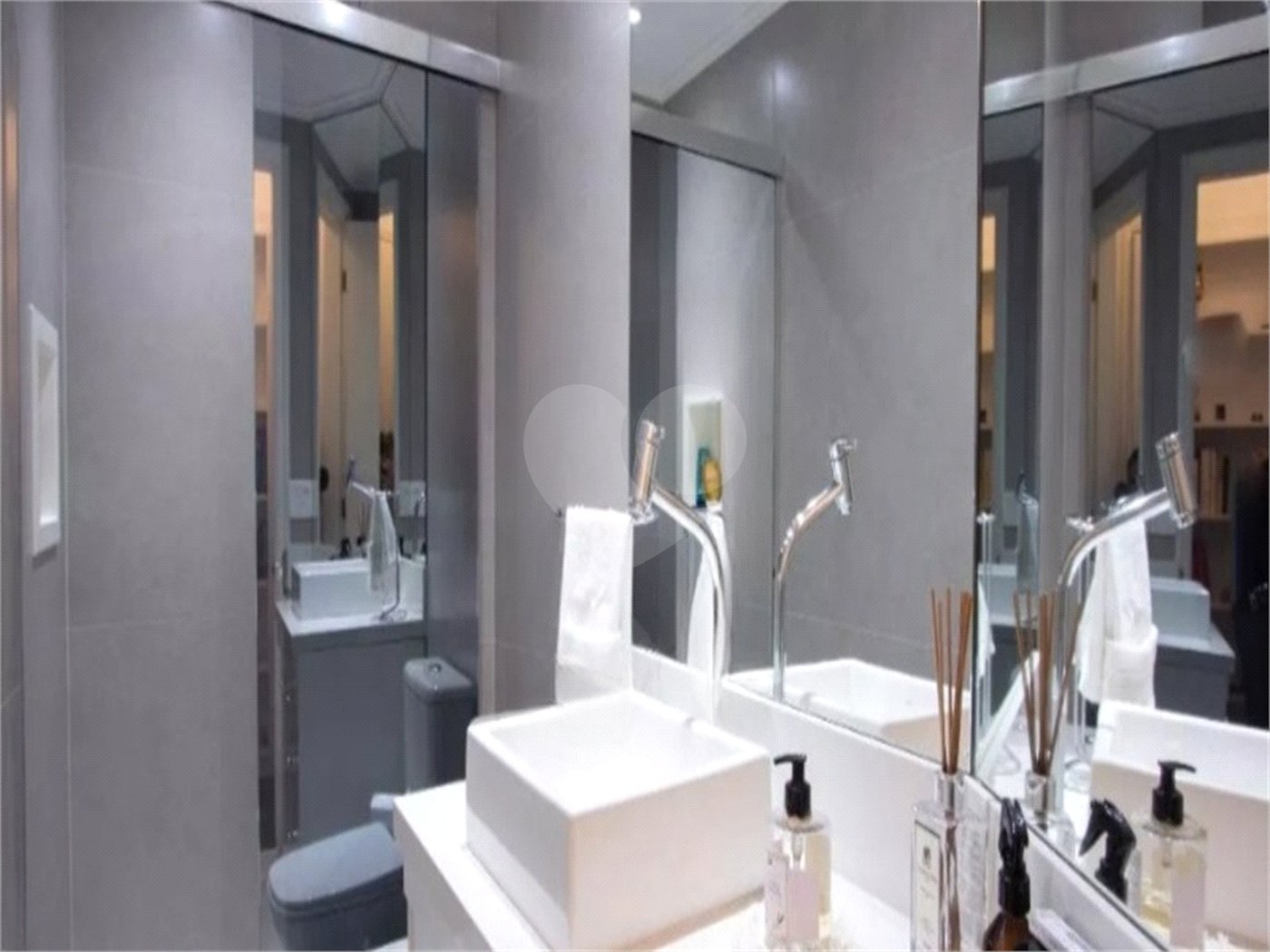 Apartamento à venda com 2 quartos, sendo 1 suíte, em Moema, São Paulo, SP