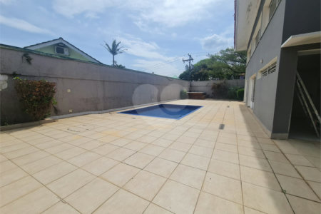 Sobrado à venda com 4 quartos, sendo 1 suíte,  em Interlagos, São Paulo, SP