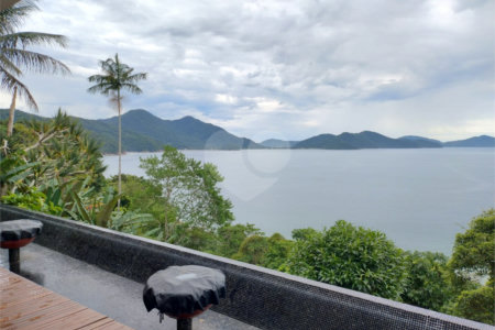 Casa à venda com 4 suítes em Praia Vermelha, Ubatuba, SP