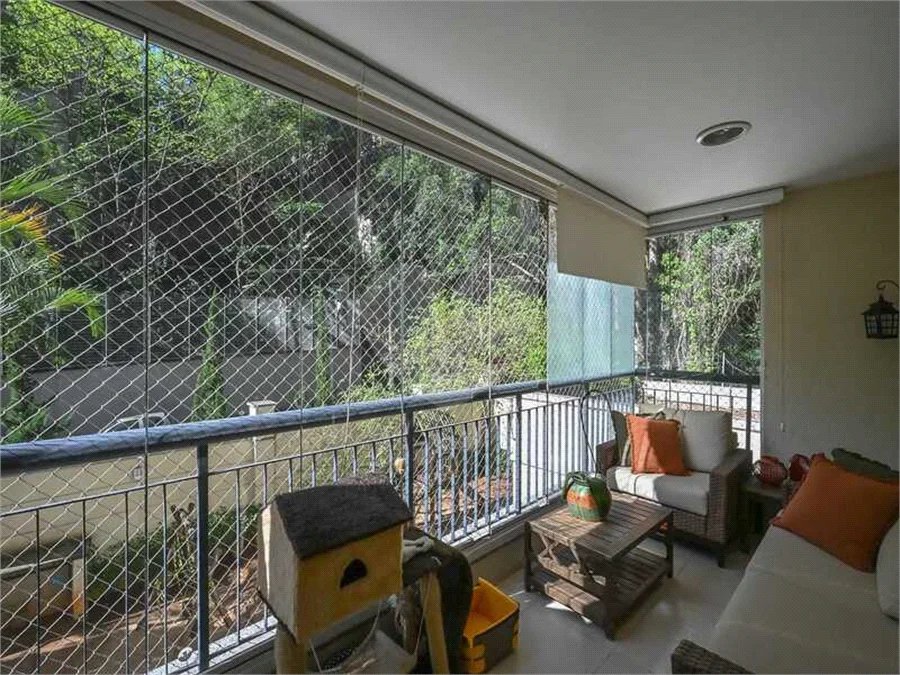 Apartamento à venda com 3 quartos, sendo 1 suíte,  em Vila Andrade, São Paulo, SP
