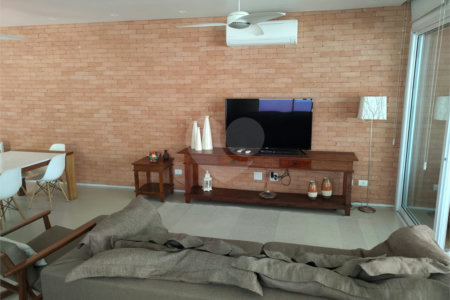 Casa à venda ou para alugar com 4 suítes no condomínio Sambaqui, São Sebastião - SP