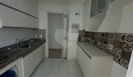 Apartamento à venda com 3 quartos, sendo 1 suíte,  em Parque Maria Luiza, São Paulo, SP