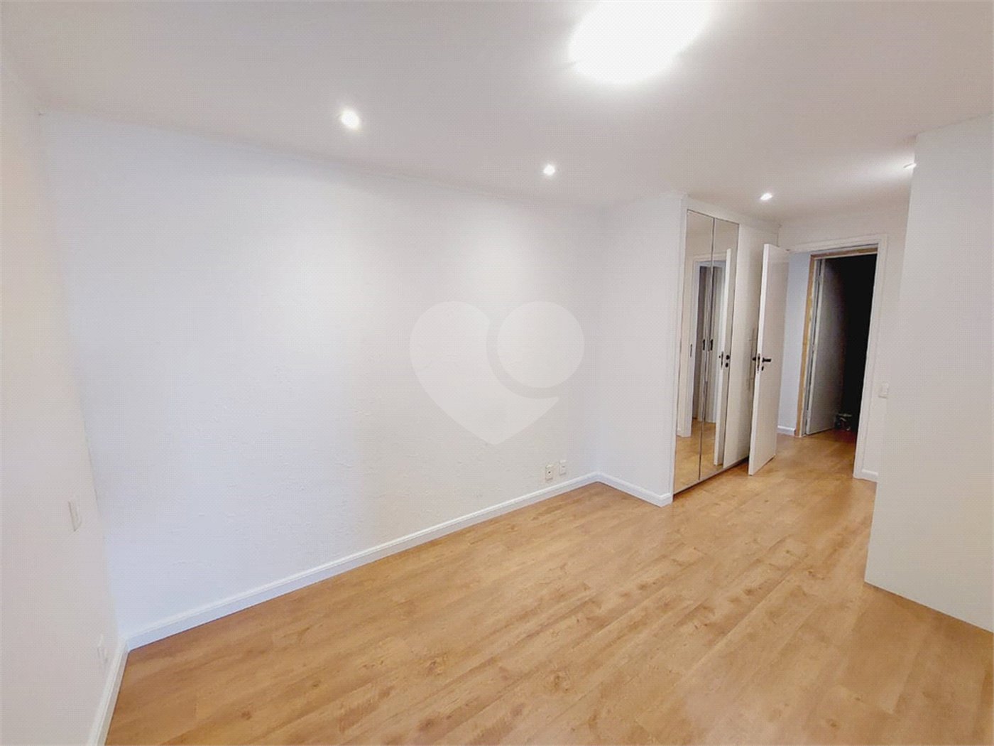 Apartamento à venda com 4 quartos, sendo 2 suítes,  em Alto da Lapa, São Paulo, SP